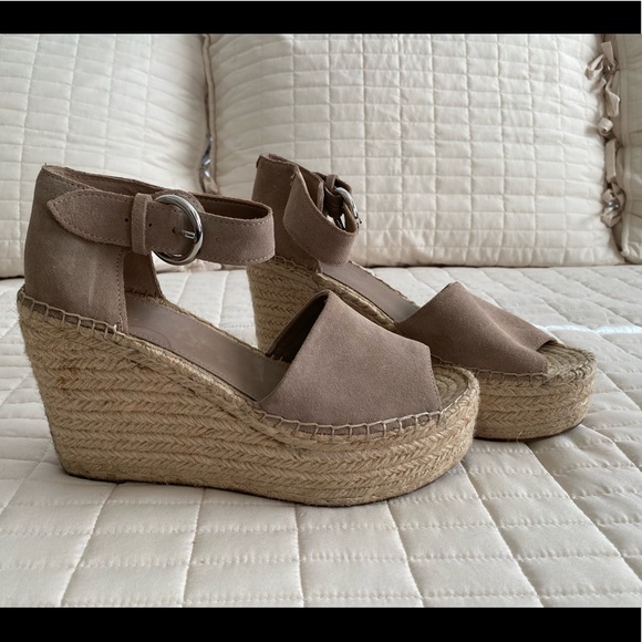 Marc Fisher
ALIDA ESPADRILLE PLATFORM WEDGE - Picture 5 of 14